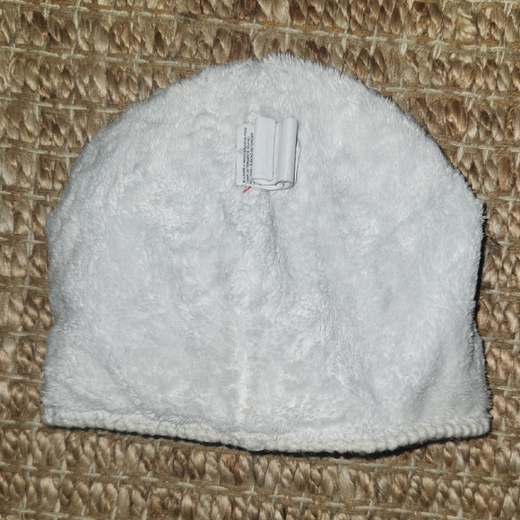 The North Face White Cable Knit Beanie - Picture 5 of 6